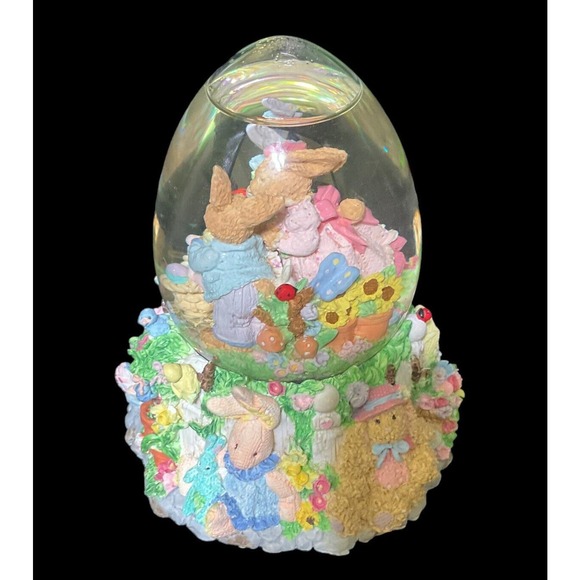 Easter Bunny Musical Snow Globe plays "Here Comes Peter Cottontail" - Picture 2 of 14